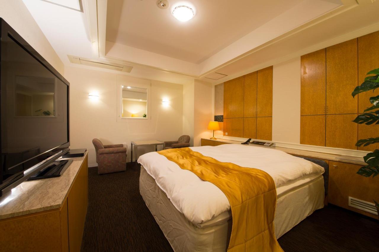 Hotel Beni East (Adults Only) Осака Екстериор снимка