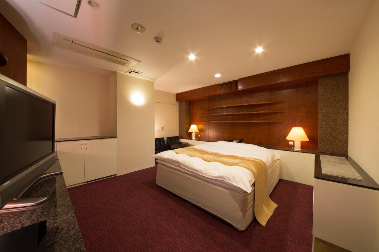 Hotel Beni East (Adults Only) Осака Екстериор снимка