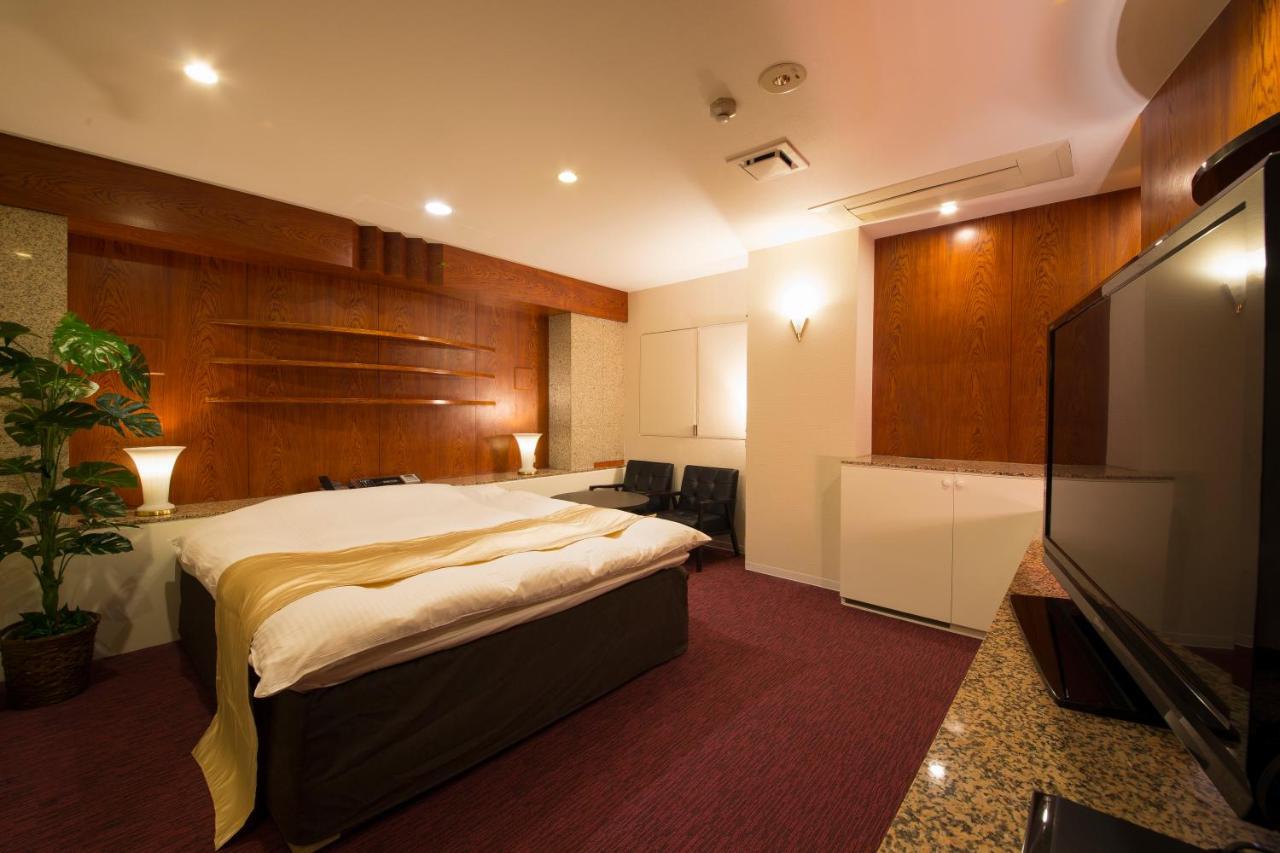 Hotel Beni East (Adults Only) Осака Екстериор снимка