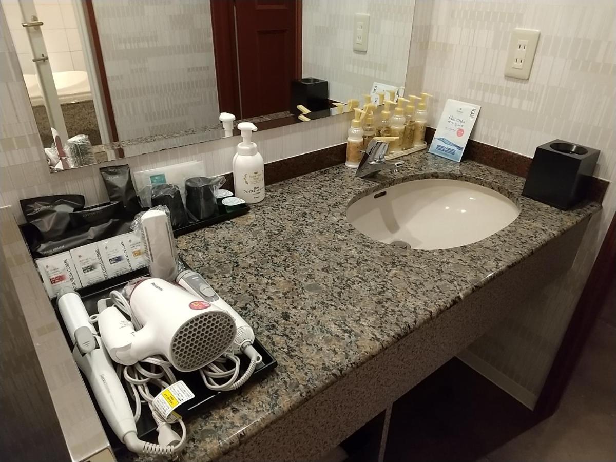 Hotel Beni East (Adults Only) Осака Екстериор снимка