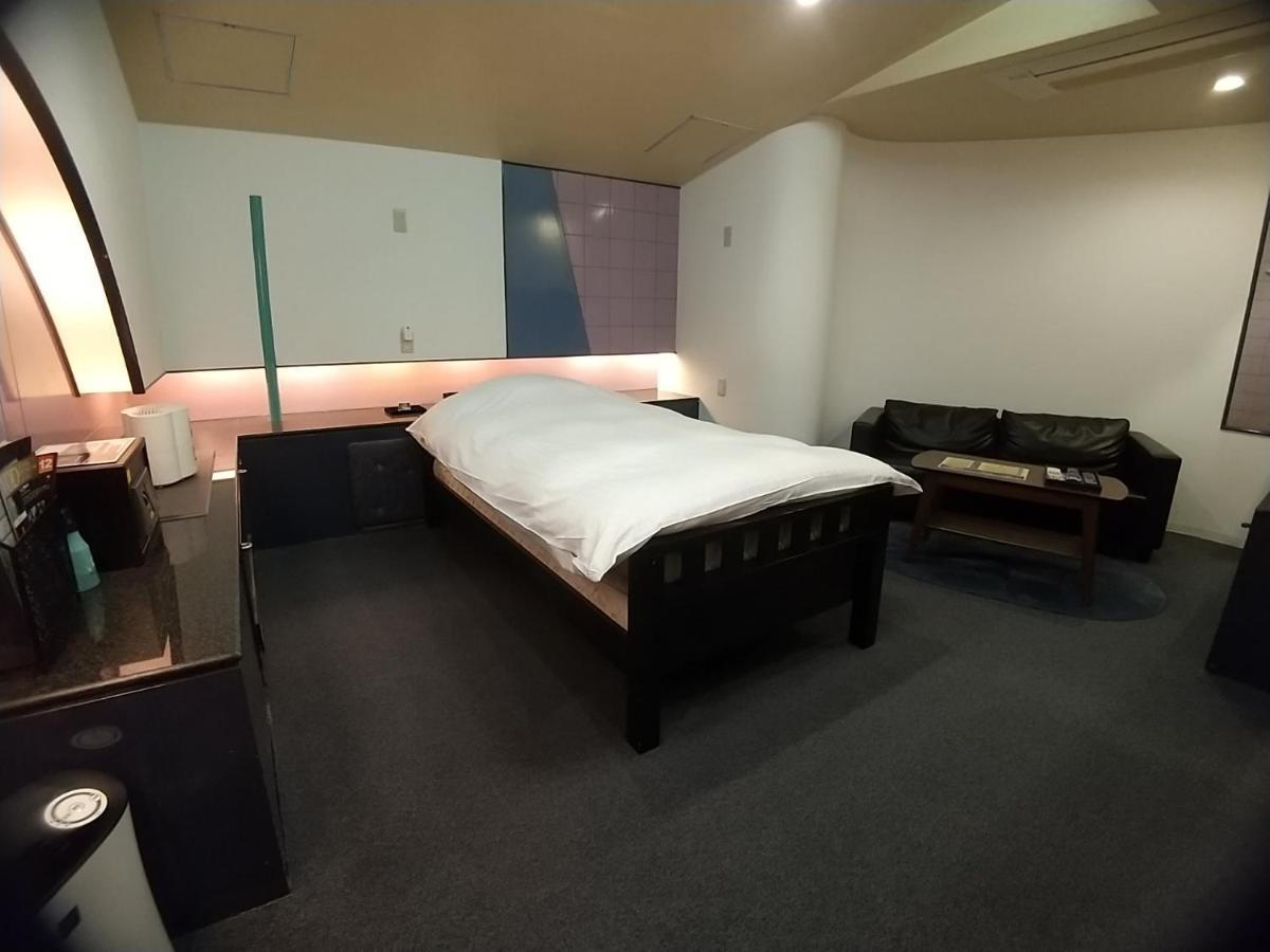 Hotel Beni East (Adults Only) Осака Екстериор снимка