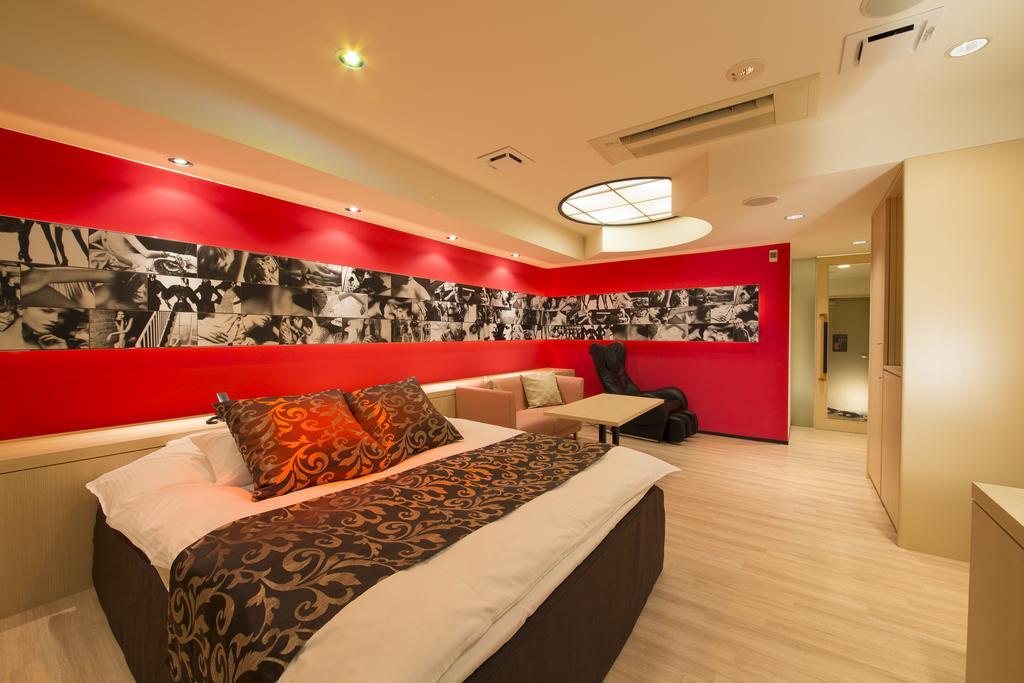 Hotel Beni East (Adults Only) Осака Стая снимка
