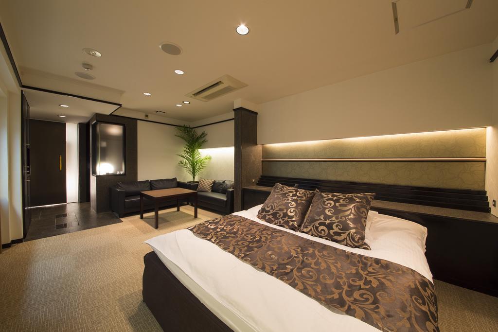 Hotel Beni East (Adults Only) Осака Стая снимка