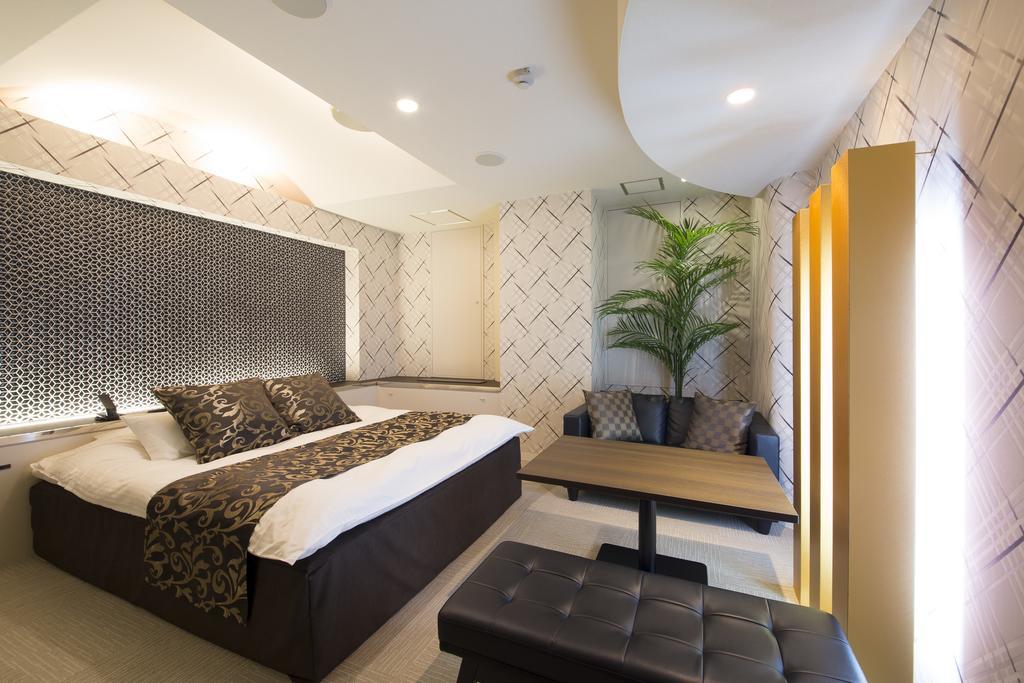 Hotel Beni East (Adults Only) Осака Стая снимка