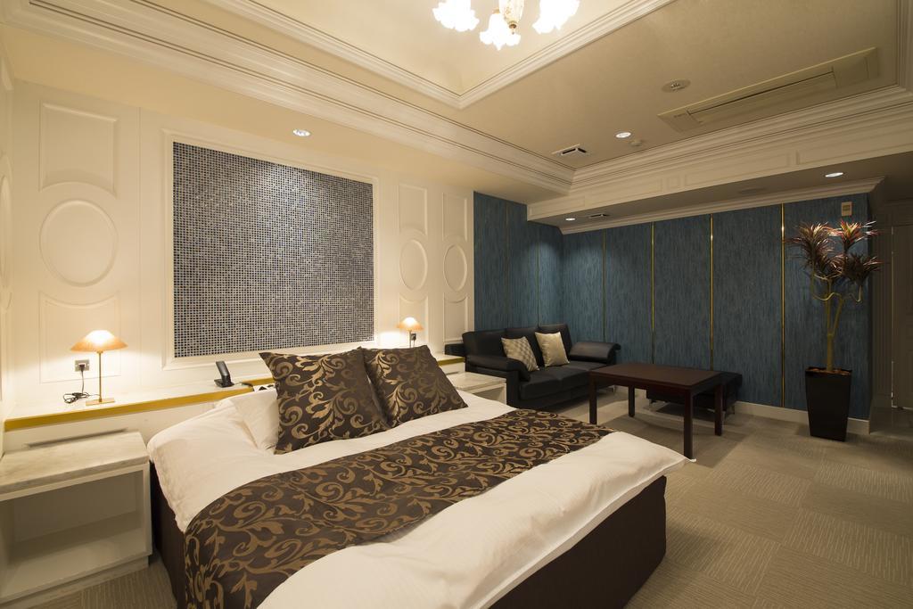 Hotel Beni East (Adults Only) Осака Стая снимка