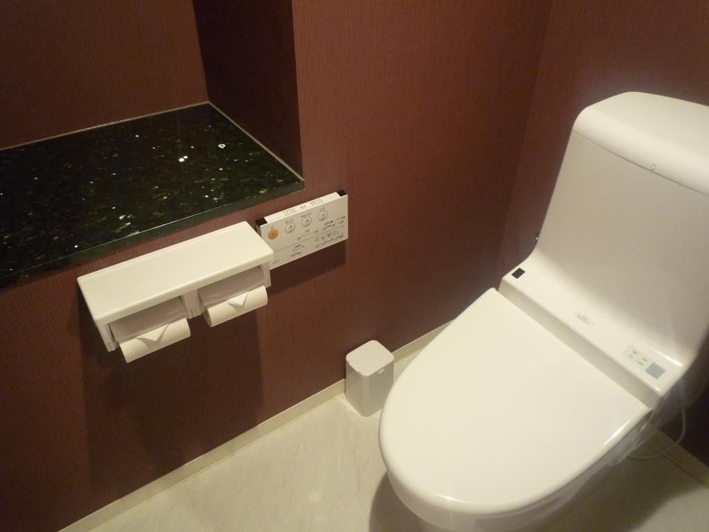 Hotel Beni East (Adults Only) Осака Екстериор снимка