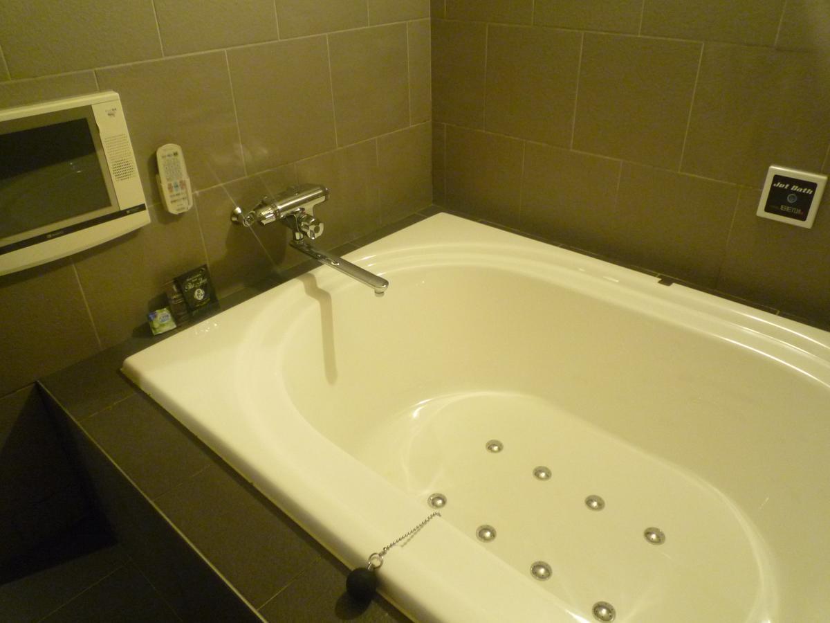 Hotel Beni East (Adults Only) Осака Екстериор снимка
