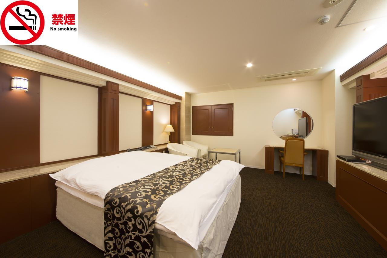 Hotel Beni East (Adults Only) Осака Екстериор снимка